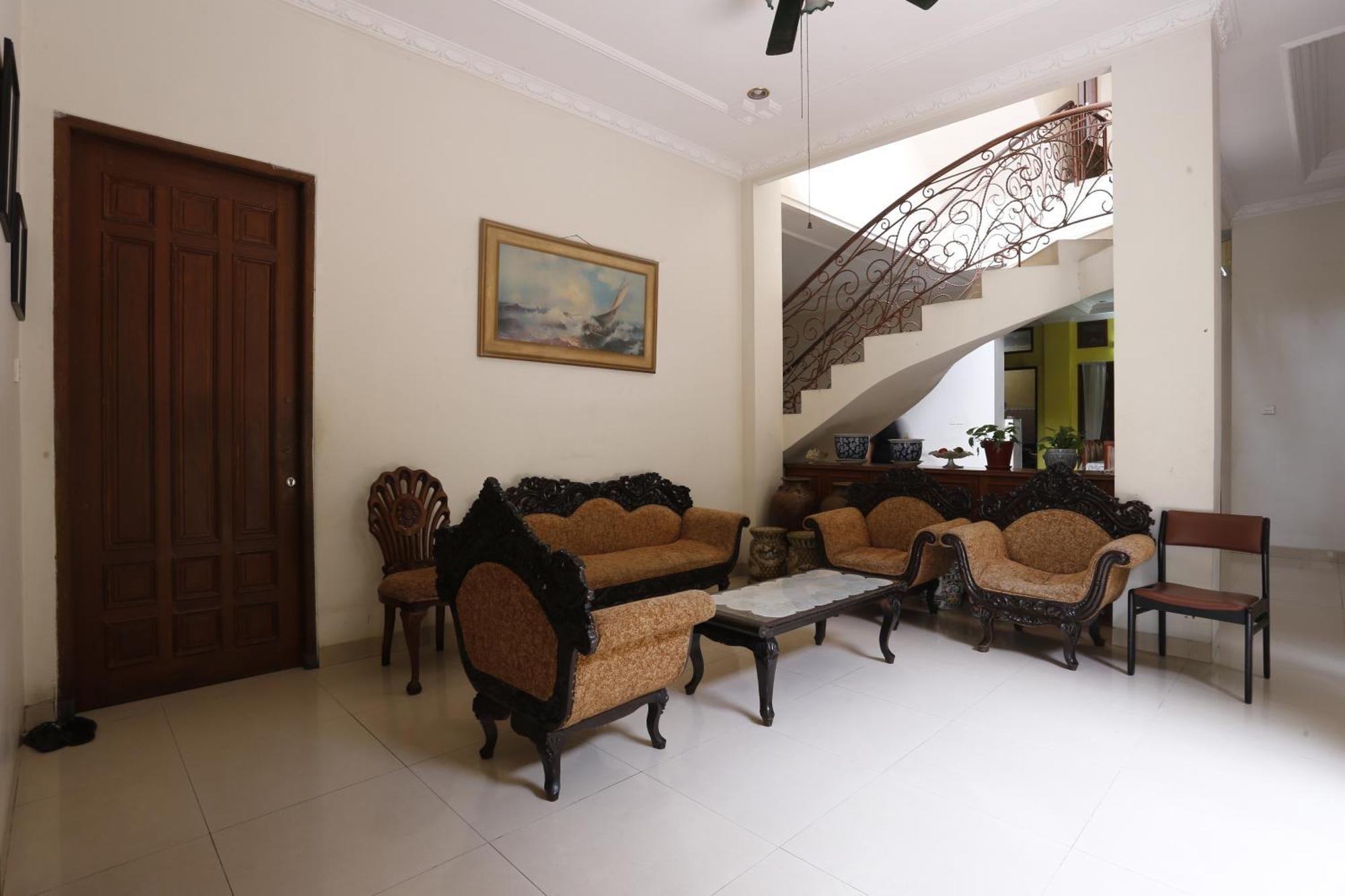 Spot On 94142 Al Fatih Residence Syariah 2 Jakarta Exterior photo